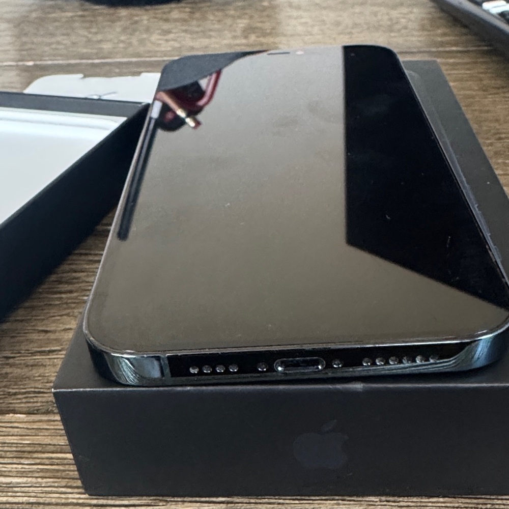 Apple iPhone 12 Pro Max - Pacific Blue / Unlocked - Picture 5 of 8